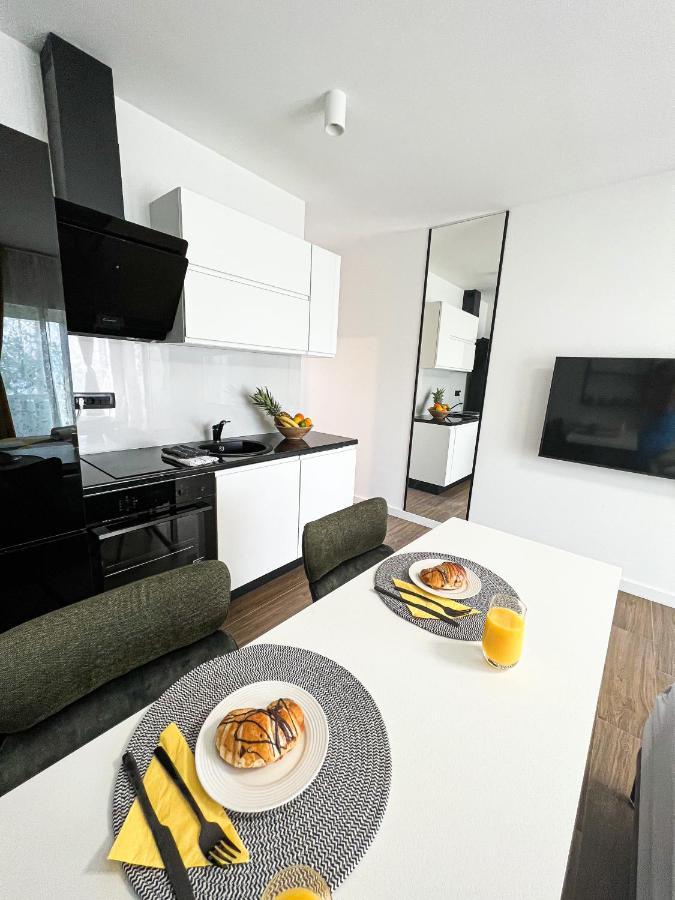San-Studio Apartment Dugi Rat Exterior photo